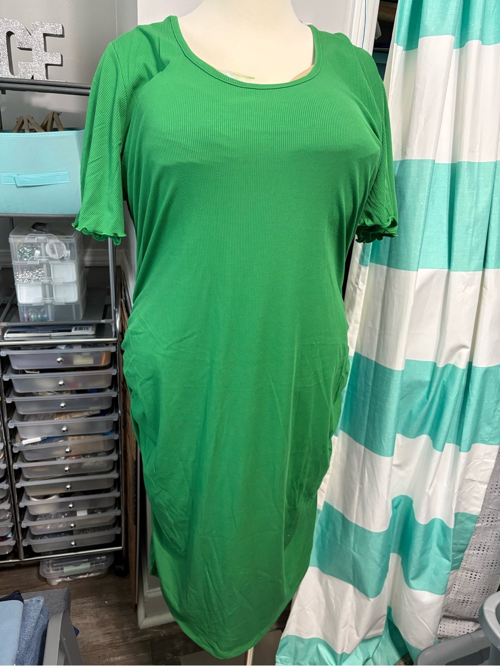 Green Women's Short Sleeve Scoop Neck Runched Dress
